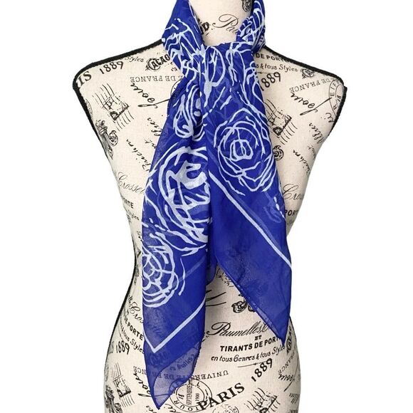 Tres- Elle Made in Italy Rose Print Blue and White Scarf in One Size - Picture 1 of 11